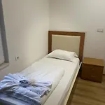 Bujtinat E Lugines
