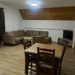Bujtinat E Lugines 4*