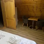 Bujtinat E Lugines 4*