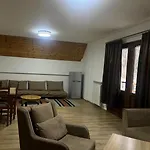 Ξενοδοχείο με διαμερίσματα Bujtinat E Lugines 4*