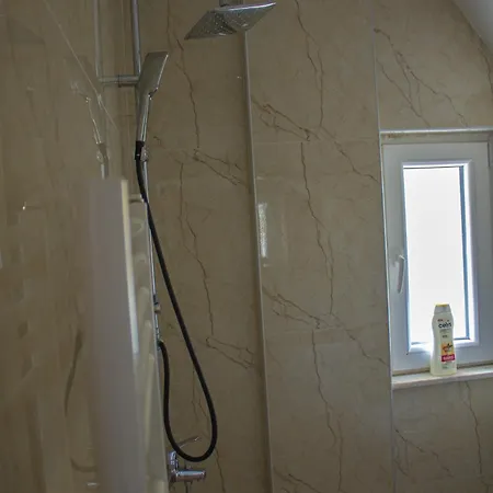 Bujtinat E Lugines Apartmanhotel