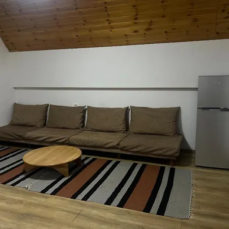 Bujtinat E Lugines アパートホテル ヴァルボナ