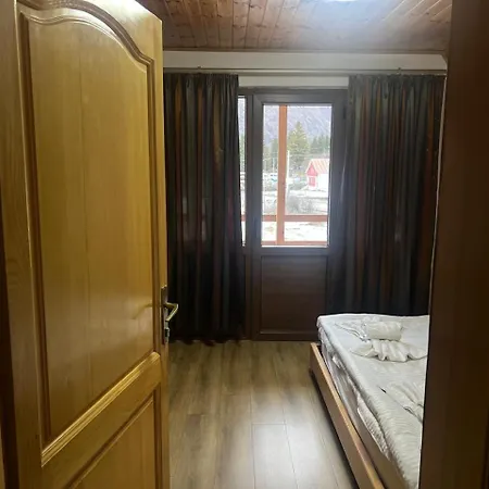Bujtinat E Lugines