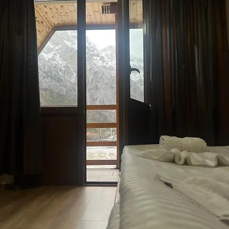 Bujtinat E Lugines 4* ヴァルボナ