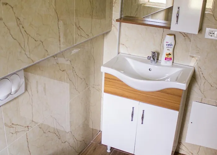 Hotel apartamentowy Bujtinat E Lugines 4*