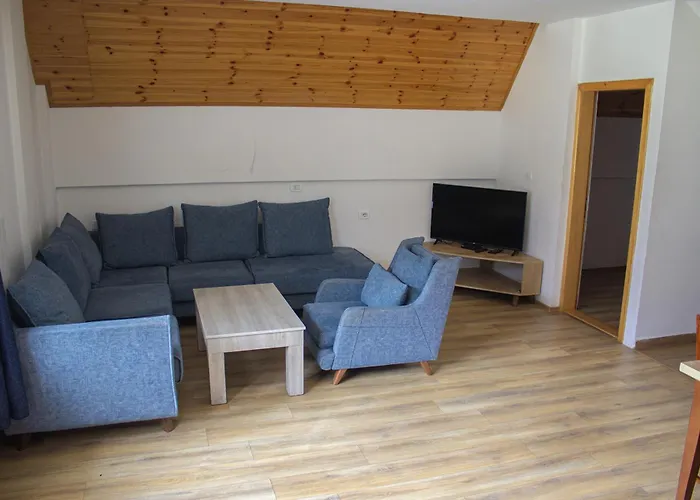 شقة فندقية Bujtinat E Lugines 4*