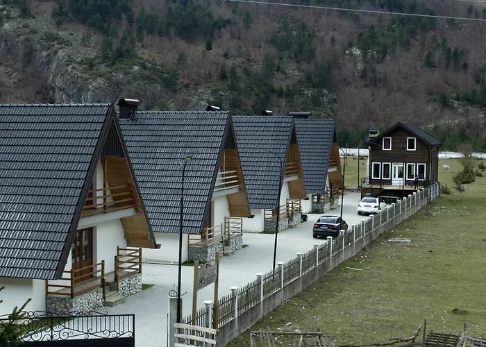 Hotel apartamentowy Bujtinat E Lugines