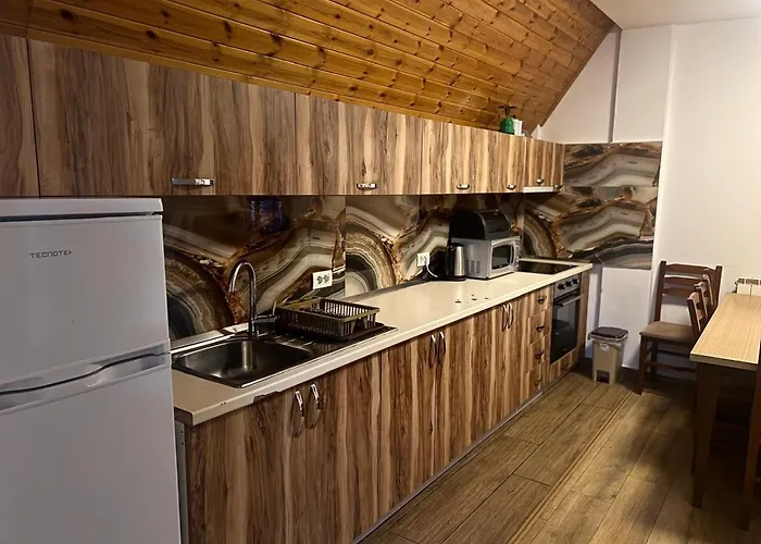 Bujtinat E Lugines شقة فندقية فالبني