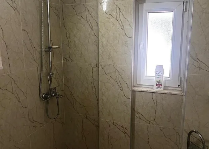 Hotel apartamentowy Bujtinat E Lugines 4*