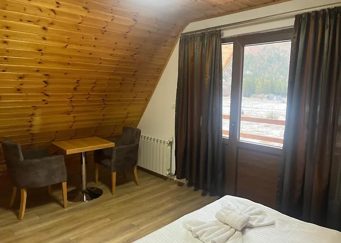 Bujtinat E Lugines Hotel apartamentowy 4*