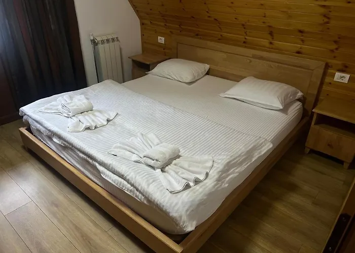 Bujtinat E Lugines Hotel apartamentowy