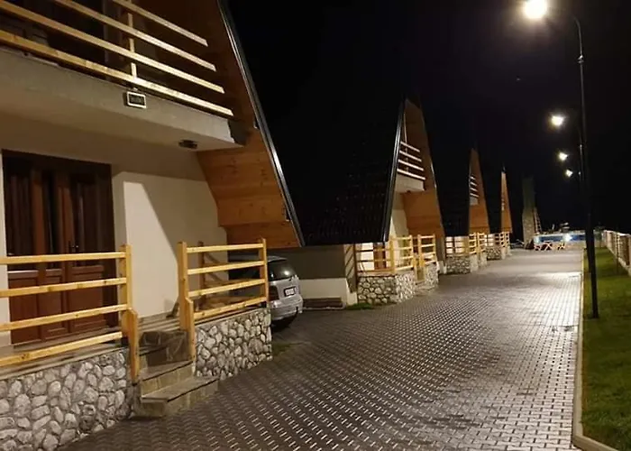 Hotel apartamentowy Bujtinat E Lugines 4*