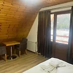 Bujtinat E Lugines Aparthotel 4*