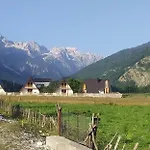 Bujtinat E Lugines