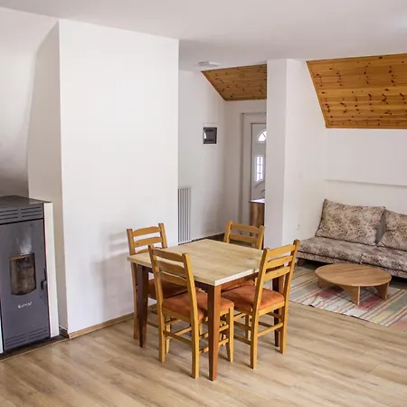 Bujtinat E Lugines 4*