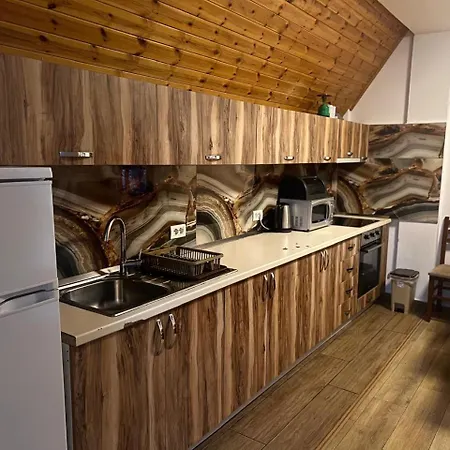 Bujtinat E Lugines Aparthotel Valbona