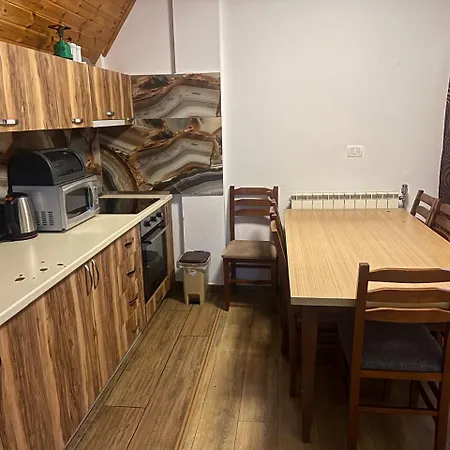 Bujtinat E Lugines