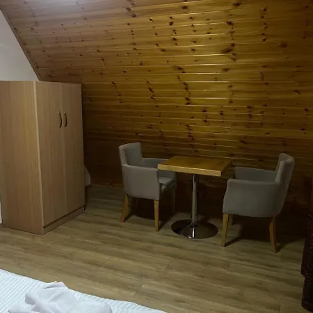 Bujtinat E Lugines Aparthotel 4*