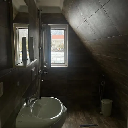 Bujtinat E Lugines Apartahotel