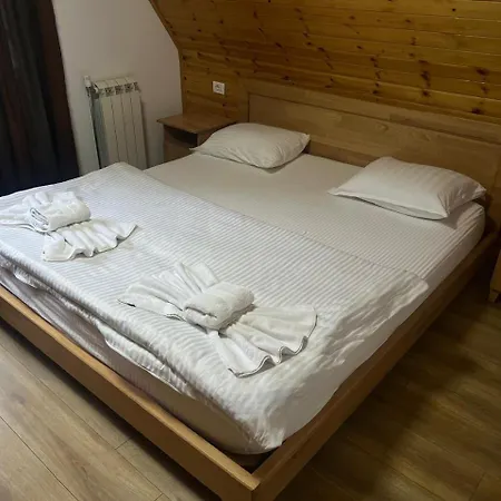 Bujtinat E Lugines Apartahotel