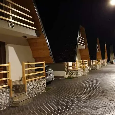 Aparthotel Bujtinat E Lugines *