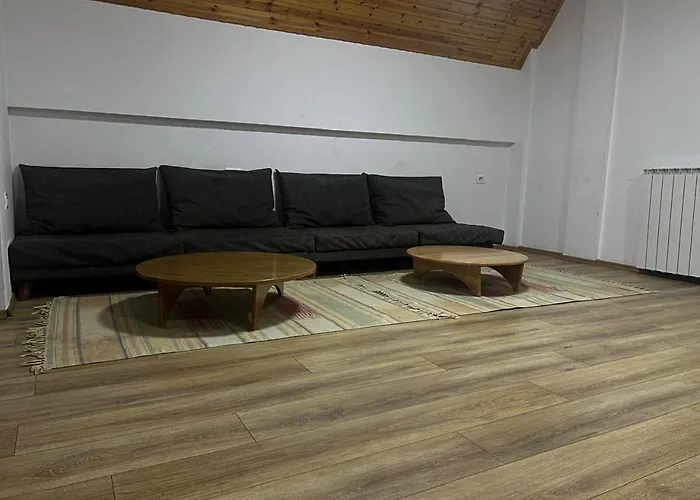 Bujtinat E Lugines 公寓式酒店 瓦勒博内