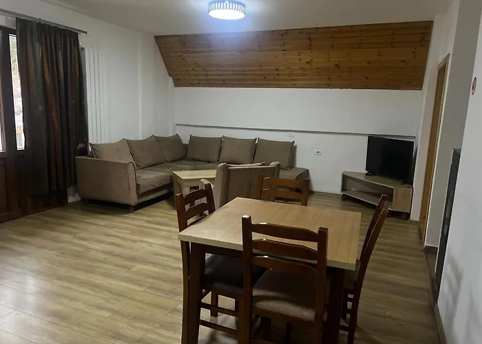 Bujtinat E Lugines 4*