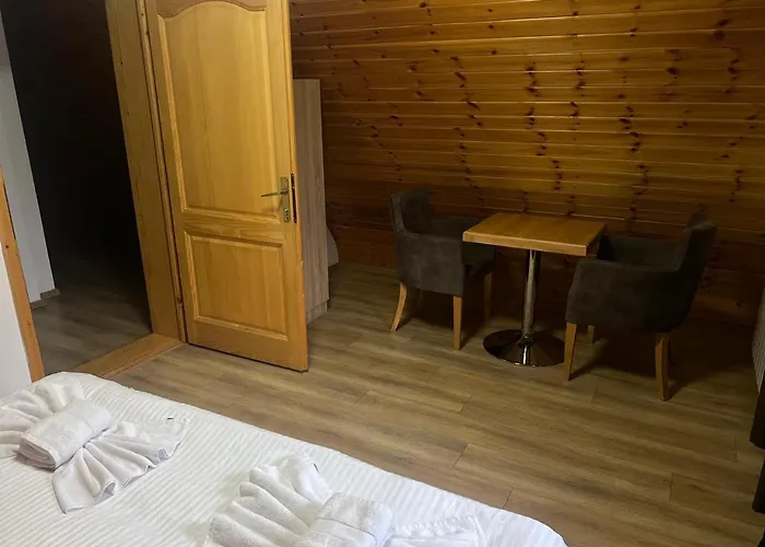 Bujtinat E Lugines 4*